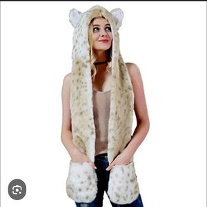 Pottery Barn Teen Cream Faux Fur Hooded Scarf. NWOT.